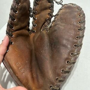 1940’s Baseball Glove McGregor G157
Great Condition